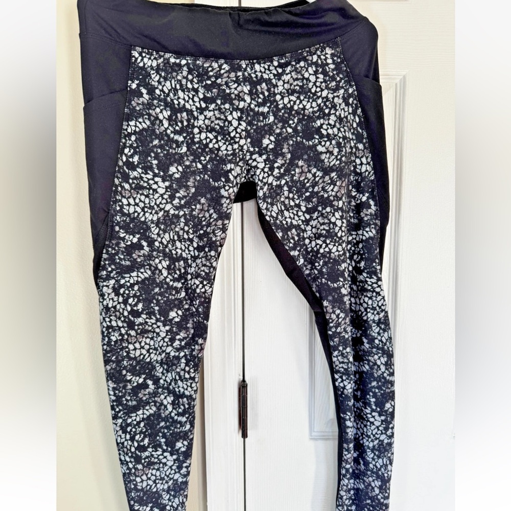 Marika Womens Large Active Yoga Pants Side Pockets Black Abstract